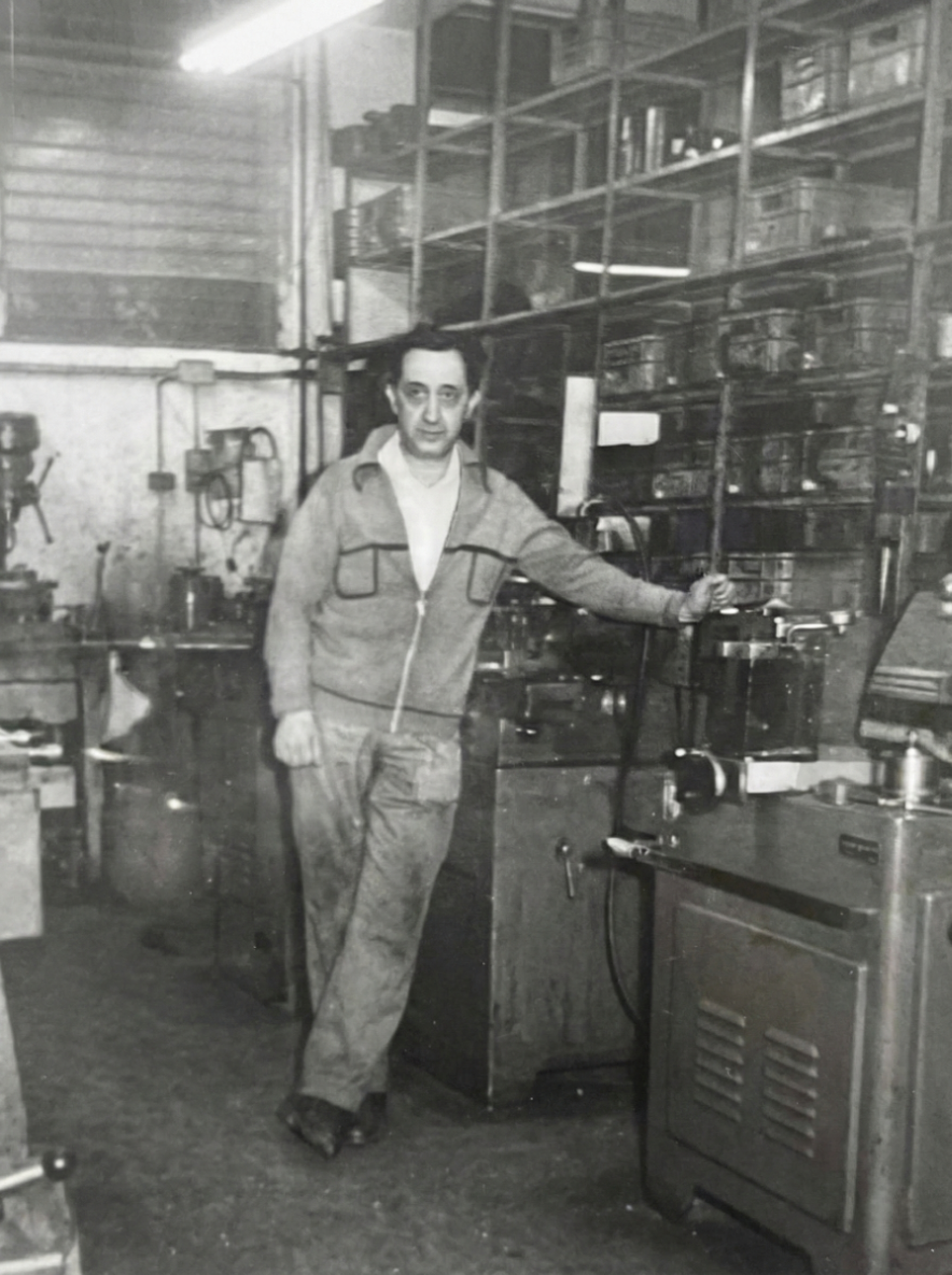 משה ז״ל המייסד בשנים הראשונות של המפעל